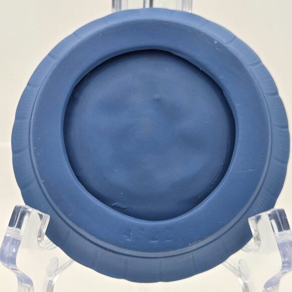 Jasperware Trinket Pin Dish Set of 2 Neoclassical Figures in White Relief - Picture 7 of 9